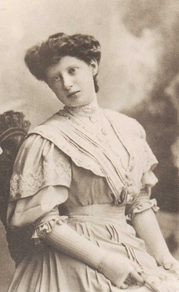 File:4 Teresita (1892-1981) foto 1907 r.jpg