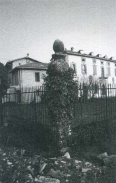 File:Cenate Castello - Giardino Pilastrino angolare.jpg