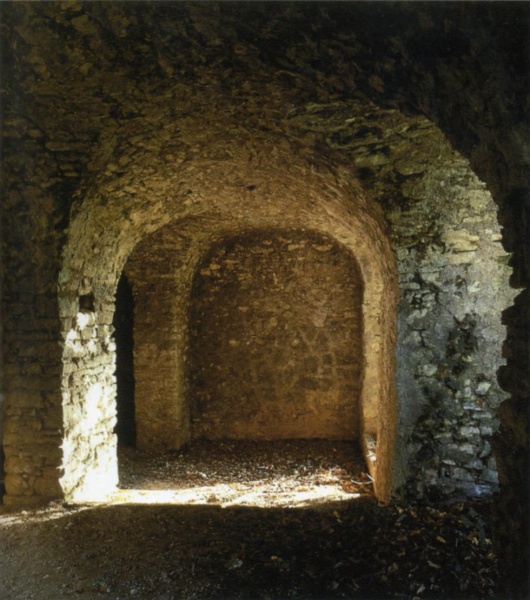 File:Cenate Castello - Grotta 1.jpg